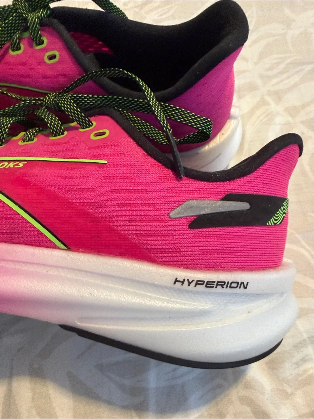Brooks bright hot